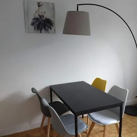 1 Bedroom & Salon, La Defense, Metro, Parking Apartment Courbevoie