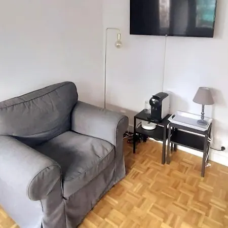 Apartment 1 Bedroom & Salon, La Defense, Metro, Parking