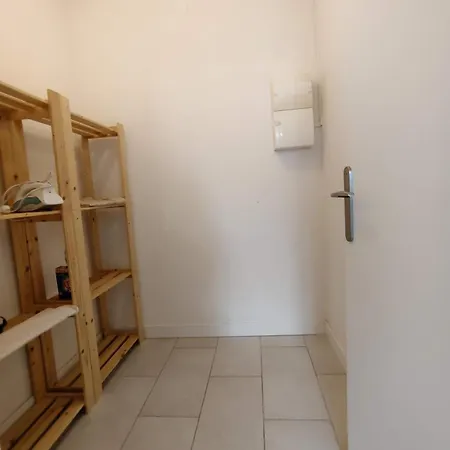 Apartment 1 Bedroom & Salon, La Defense, Metro, Parking *
