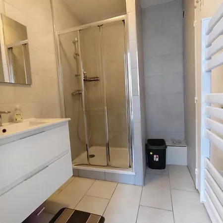 Apartment 1 Bedroom & Salon, La Defense, Metro, Parking